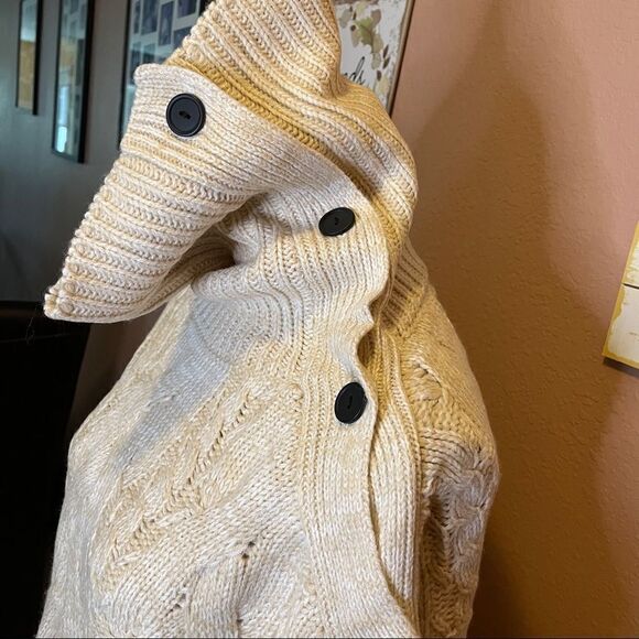 Cream poncho sweater  - Picture 3 of 6